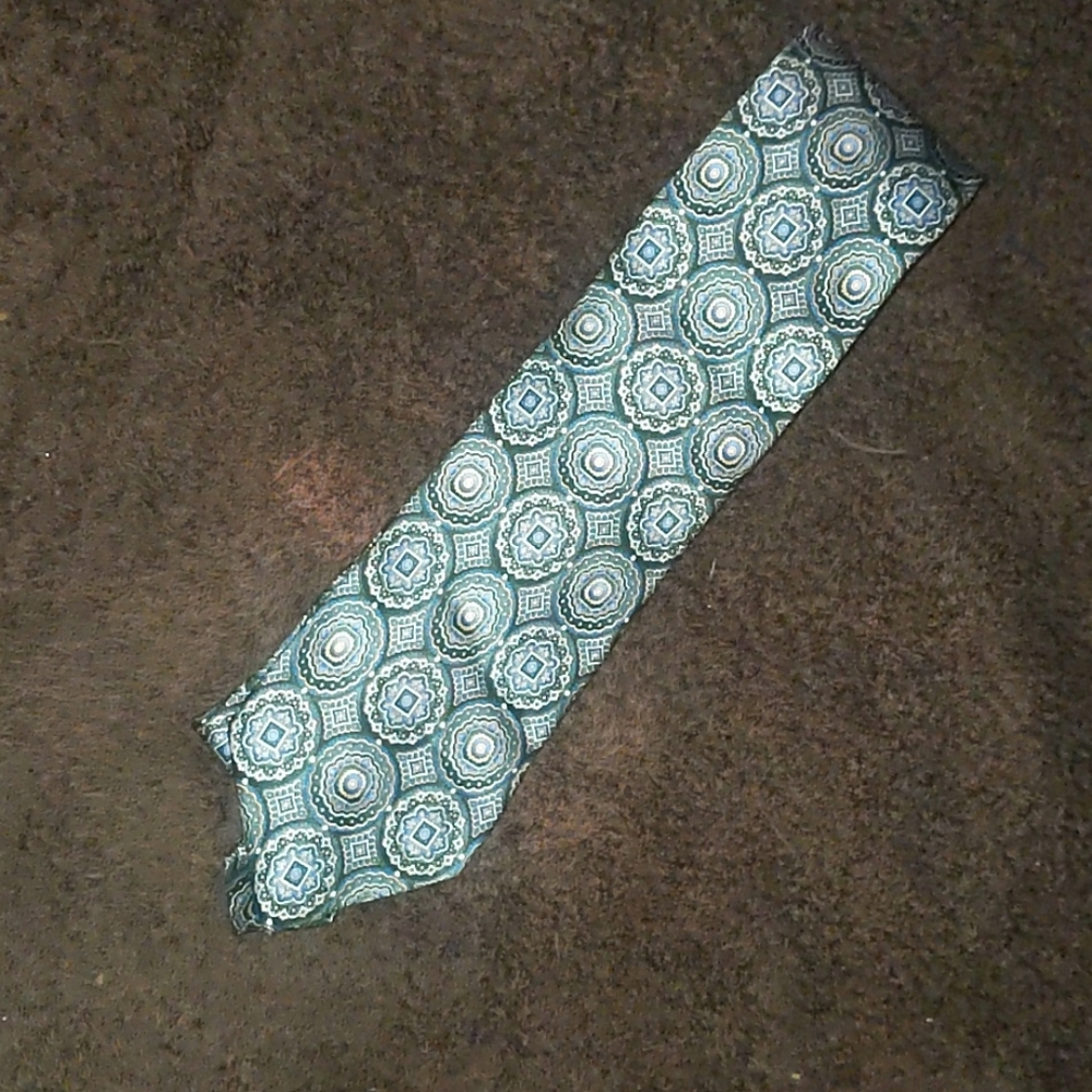 Neck tie